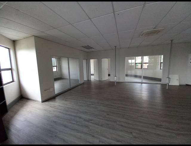 1,428M² OFFICE TO LET IN BRYANSTON